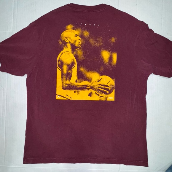 Jordan Essentials Mens Winter Statement 85 Burgundy Graphic M T-Shirt DV1441-680 - Picture 2 of 6